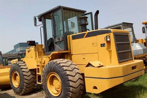 如何沖洗裝載機(jī)配件